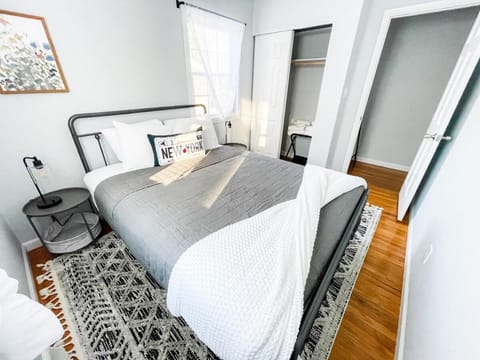 Sparkling Saratoga 3BR home near Track and SPAC Dogs House in Saratoga Springs