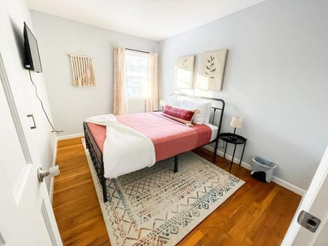 Sparkling Saratoga 3BR home near Track and SPAC Dogs House in Saratoga Springs