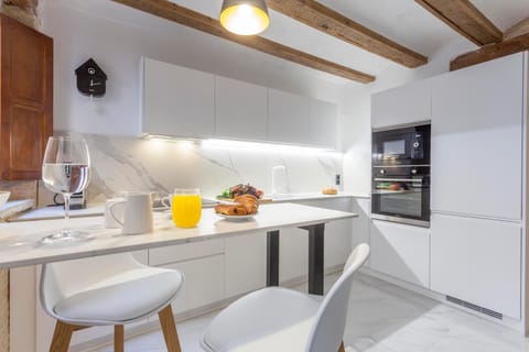 Kitchen or kitchenette, Food, oven