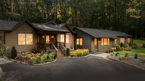 Dahlia House, 5 BDRM, Walk to town House in Highlands