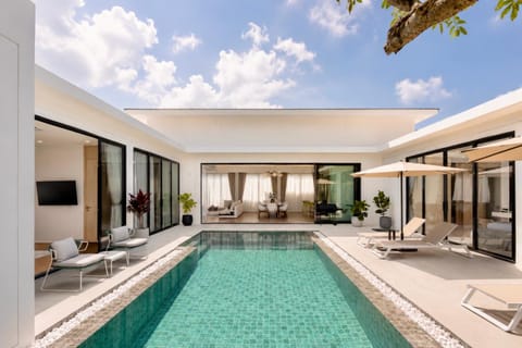 Seating area, Pool view, Swimming pool, sunbed