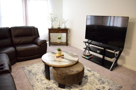 Communal lounge/ TV room, Living room, Seating area