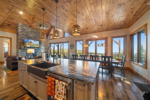 Scenic Solitude House in Sugar Mountain