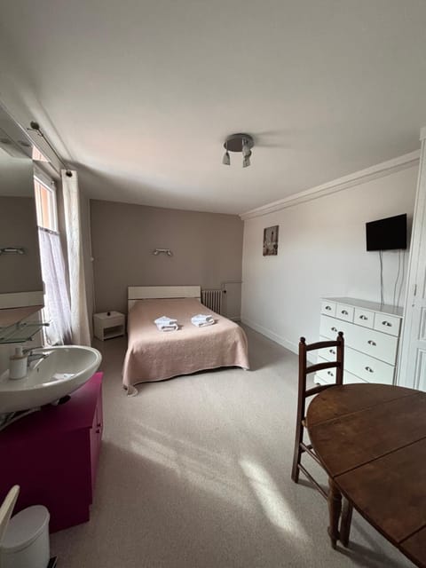 Auberge Cherisy Hotel in Normandy