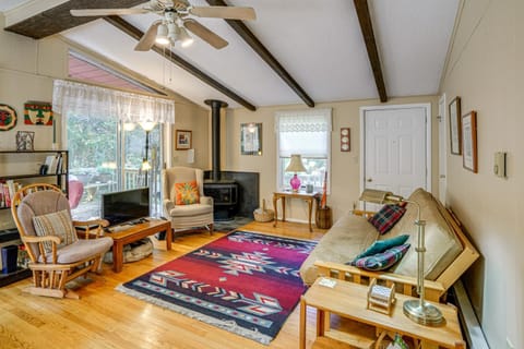 Quiet All-Season Creekside Escape in Upstate! House in Berkshires