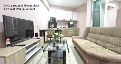 TV and multimedia, Living room, Seating area, internet