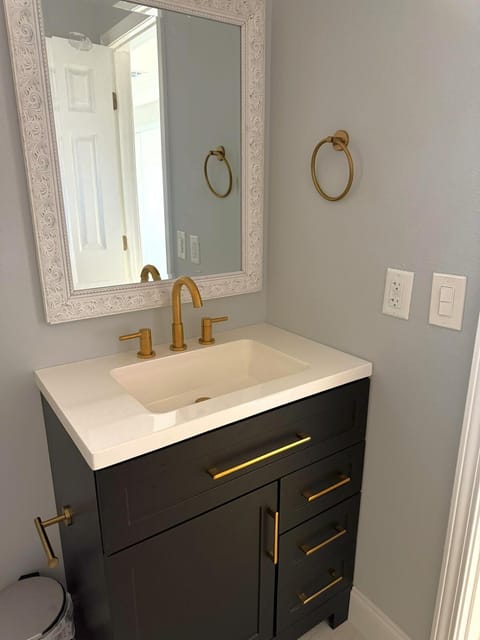 Relax & Explore Gulf Coast Modern Stay House in Spring Hill