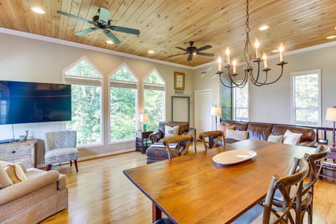 Lake View Home in Silver Point Walk to Marina House in Center Hill Lake