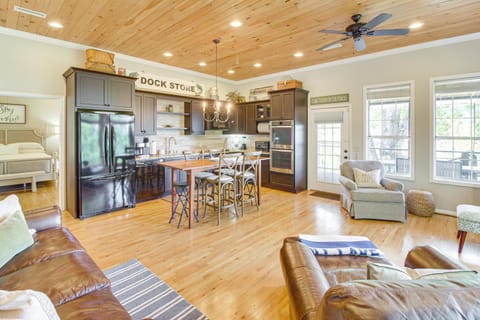 Lake View Home in Silver Point Walk to Marina House in Center Hill Lake