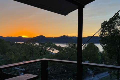 Lake View Home in Silver Point Walk to Marina House in Center Hill Lake