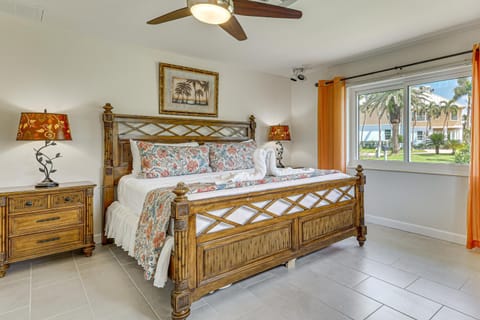 Waterfront Retreat with Boat Dock and Yard in Ft Myers House in Iona