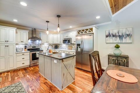 Peaceful Home with Porch and Yard, 5 Mi to Rome! House in Rome