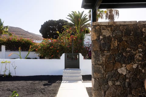Property building, Day, Garden, Garden view