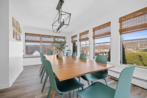 Dining area, Guests, Meals