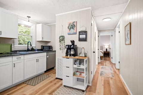 Coffee/tea facilities, Kitchen or kitchenette, Food and drinks, Food