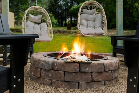 Decorative detail, Seating area, fireplace