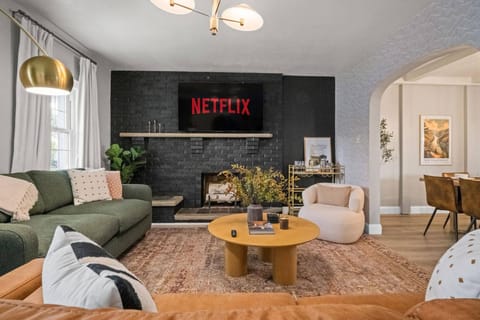 TV and multimedia, Living room, Photo of the whole room, Seating area