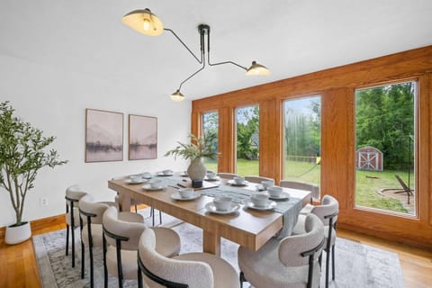 View (from property/room), Dining area, Garden view