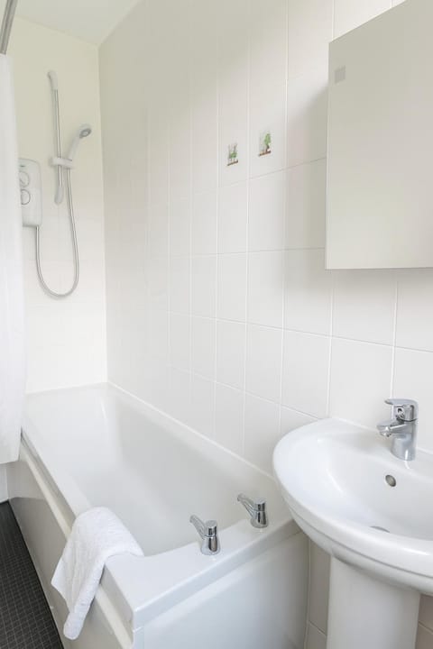 Bright & Spacious 2 Bedroom Flat Apartment in Edinburgh