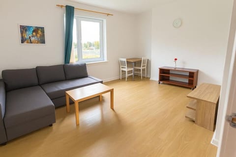 Bright & Spacious 2 Bedroom Flat Apartment in Edinburgh