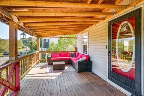 3 Mi to Blackwater Falls Mtn Retreat with Hot Tub House in Shenandoah Valley