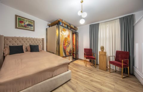 Photo of the whole room, Seating area, Bedroom