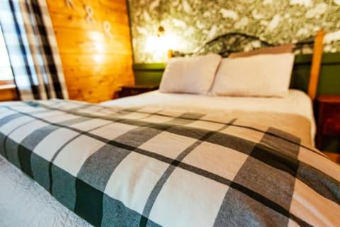 Enchanted Forest Cabin Cabin in Bucksport