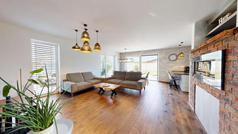 Communal lounge/ TV room