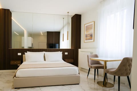 Bed, Photo of the whole room, Seating area, Bedroom