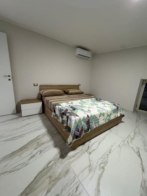 Bed, Bedroom, air conditioner