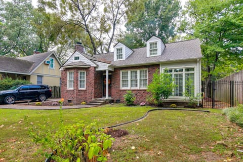 Fire Pit and Yard! Charming Home, 5 Mi to FedExForum House in Memphis