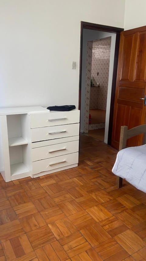 Quarto individual em casa na área nobre de Juiz de Fora Bed and Breakfast in Juiz de Fora