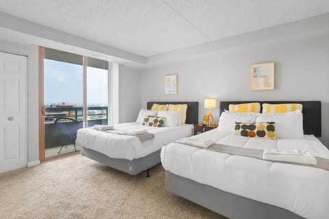 Bed, Bedroom, towels