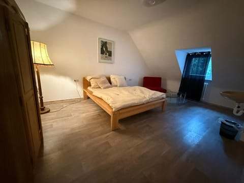 Gemütliches Buchen Zimmer mit Gemeinschaftsbad Vacation rental in Karlsruhe