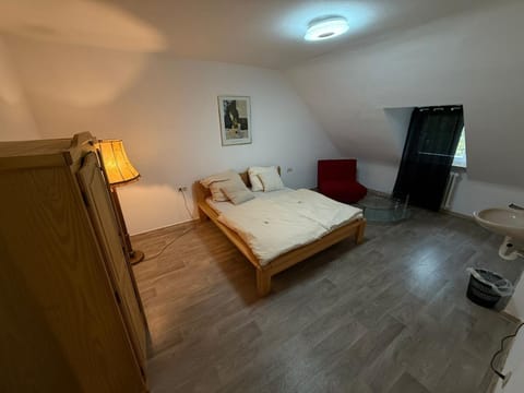 Gemütliches Buchen Zimmer mit Gemeinschaftsbad Vacation rental in Karlsruhe