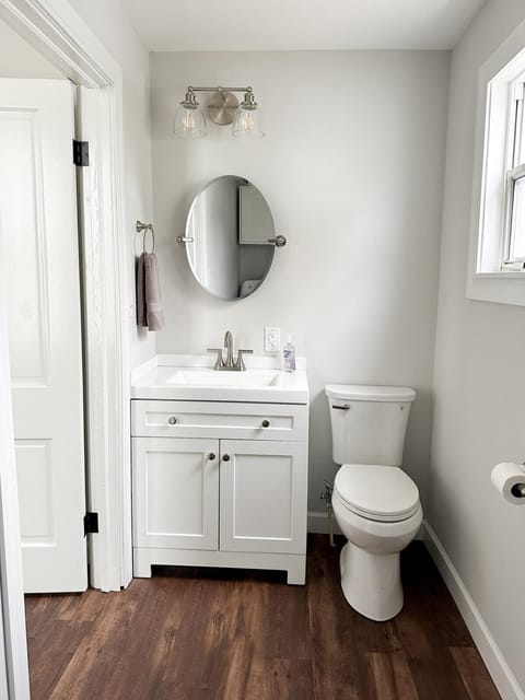 Modern 4 BDRM Renovated Spacious near U of E and Downtown House in Evansville