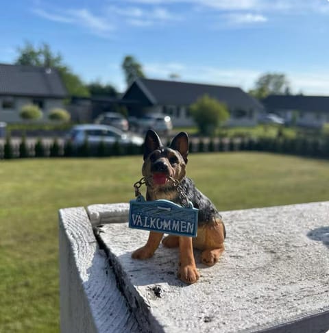 Två sovrum fyra sängar Koppla av med hela familjen i detta fridfulla boende Vacation rental in Kalmar County, Sweden