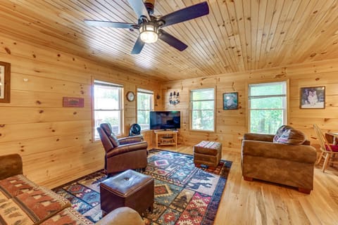 3 Mi to Dale Hollow Lake Wooded Retreat with Decks! House in Tennessee