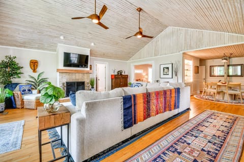 Mtn Views, Deck, Porches and Patio Asheville Escape House in Asheville