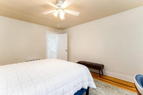 Clover Retreat - 3B 2BA Home 1 mi to ND House in South Bend