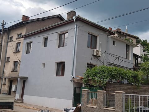 Property building, Day