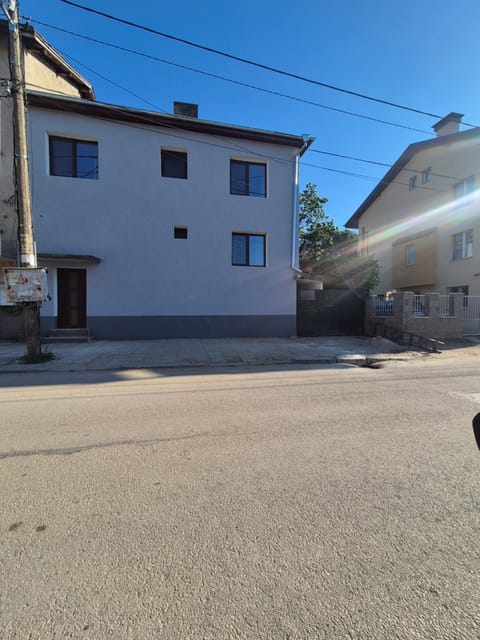 Property building, Day, Neighbourhood, Street view