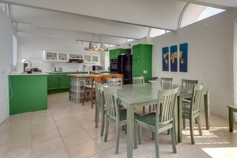 Walk to Beach Unique Family Gem in Pass Christian House in Long Beach