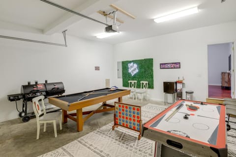 Family Home with Game Room, 3 Mi to Dtwn Asheville! House in Woodfin