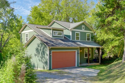 Family Home with Game Room, 3 Mi to Dtwn Asheville! House in Woodfin