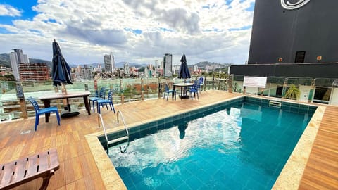 Nearby landmark, Natural landscape, Balcony/Terrace, Decorative detail, Landmark view, Pool view, Swimming pool, Seasons, Location
