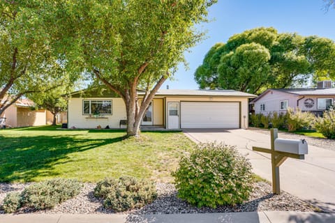 12 Mi to Mesa Verde Family Gem with Mountain Views House in Cortez