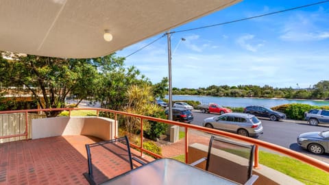 Balcony/Terrace, Dining area, Lake view