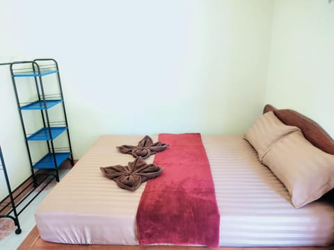 Lanta Orange House Hostel in Sala Dan