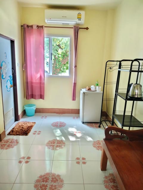 Lanta Orange House Hostel in Sala Dan